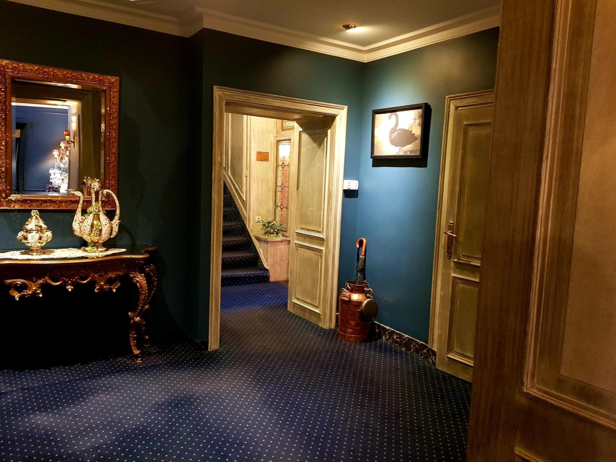 The Black Swan Hotel
