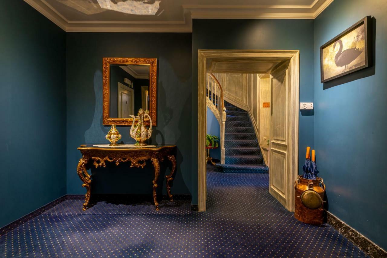 Hotel The Black Swan 3*